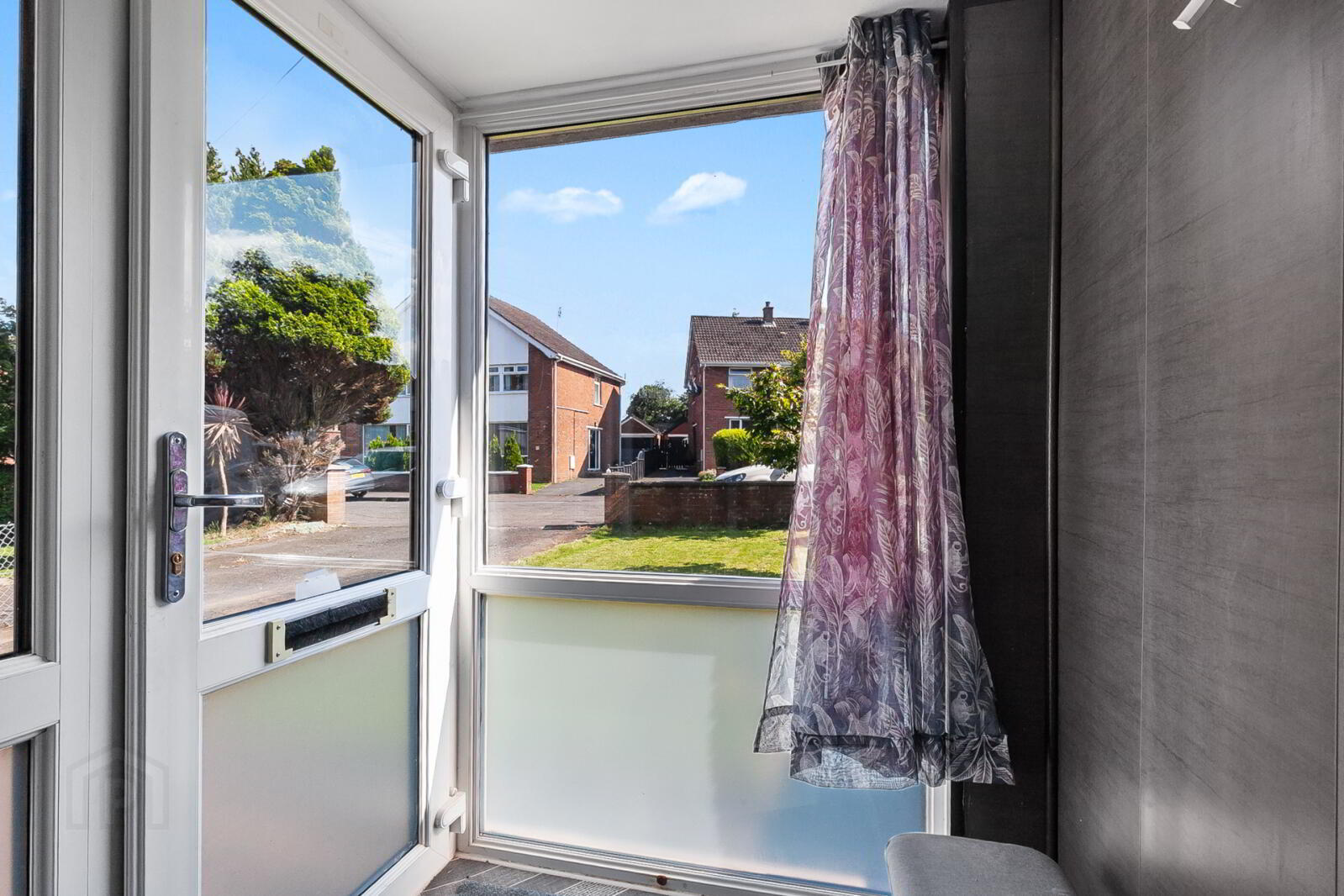 28 Hillview Park 2 of 31