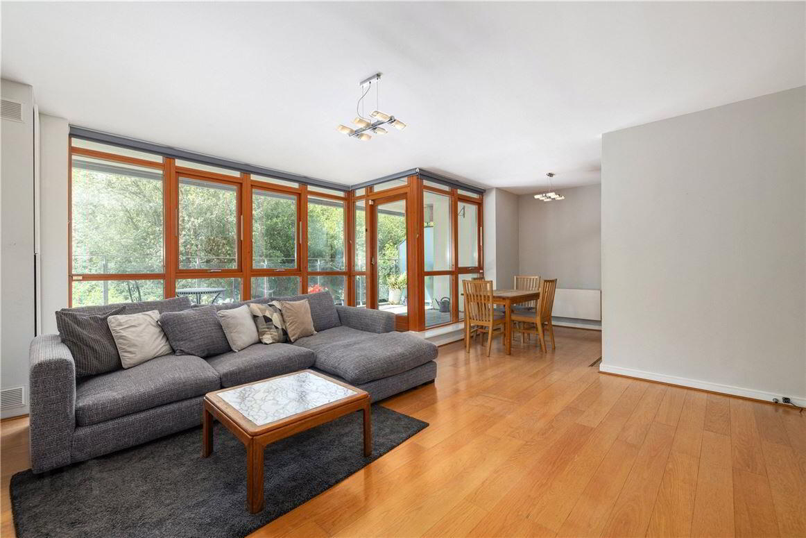 5 Woodside Hall 2 of 13