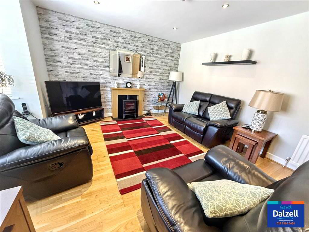 7a Holstein Crescent 3 of 22