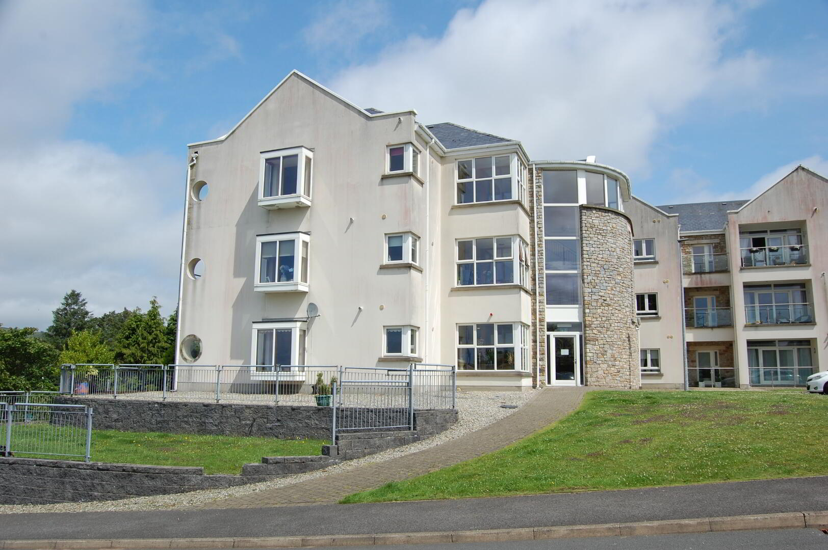 Stonepark Apartments, 15 Mill Road 1 of 10