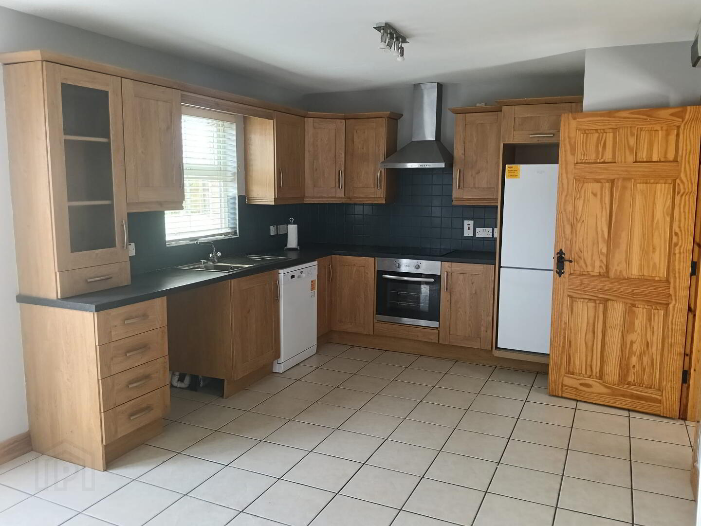 17 Garag Hill 3 of 10