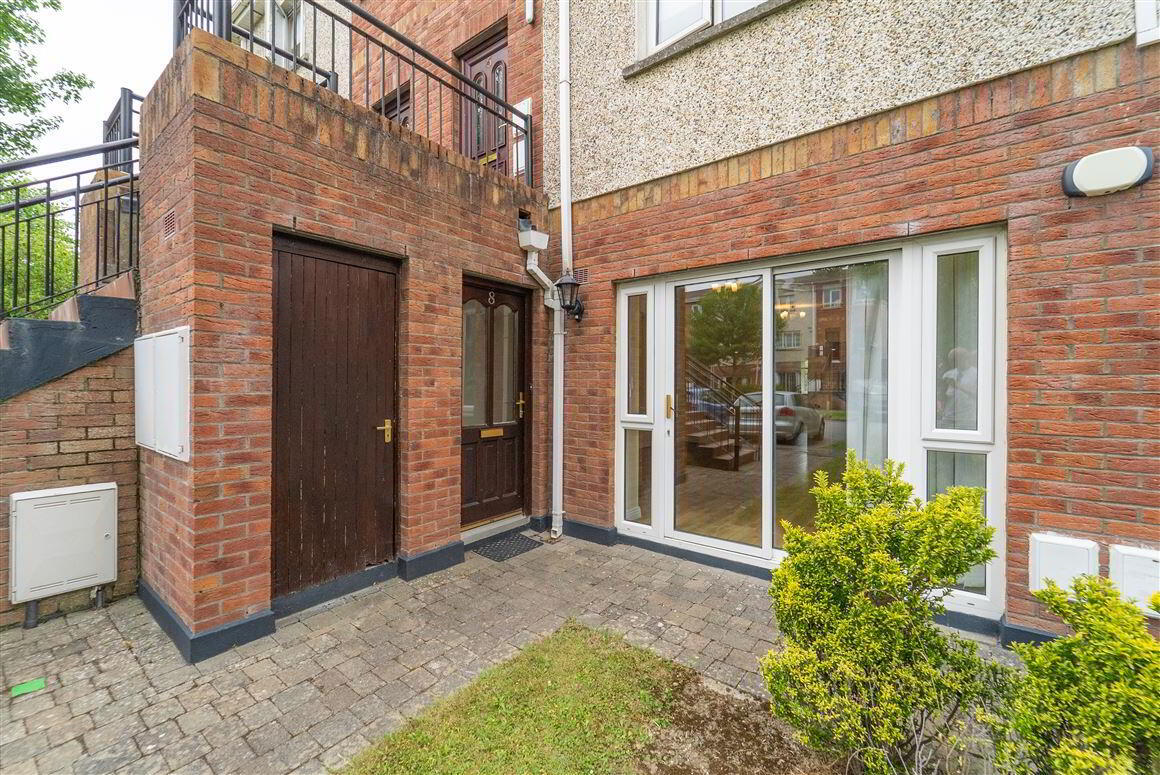 8 Carrigmore Manor 2 of 13