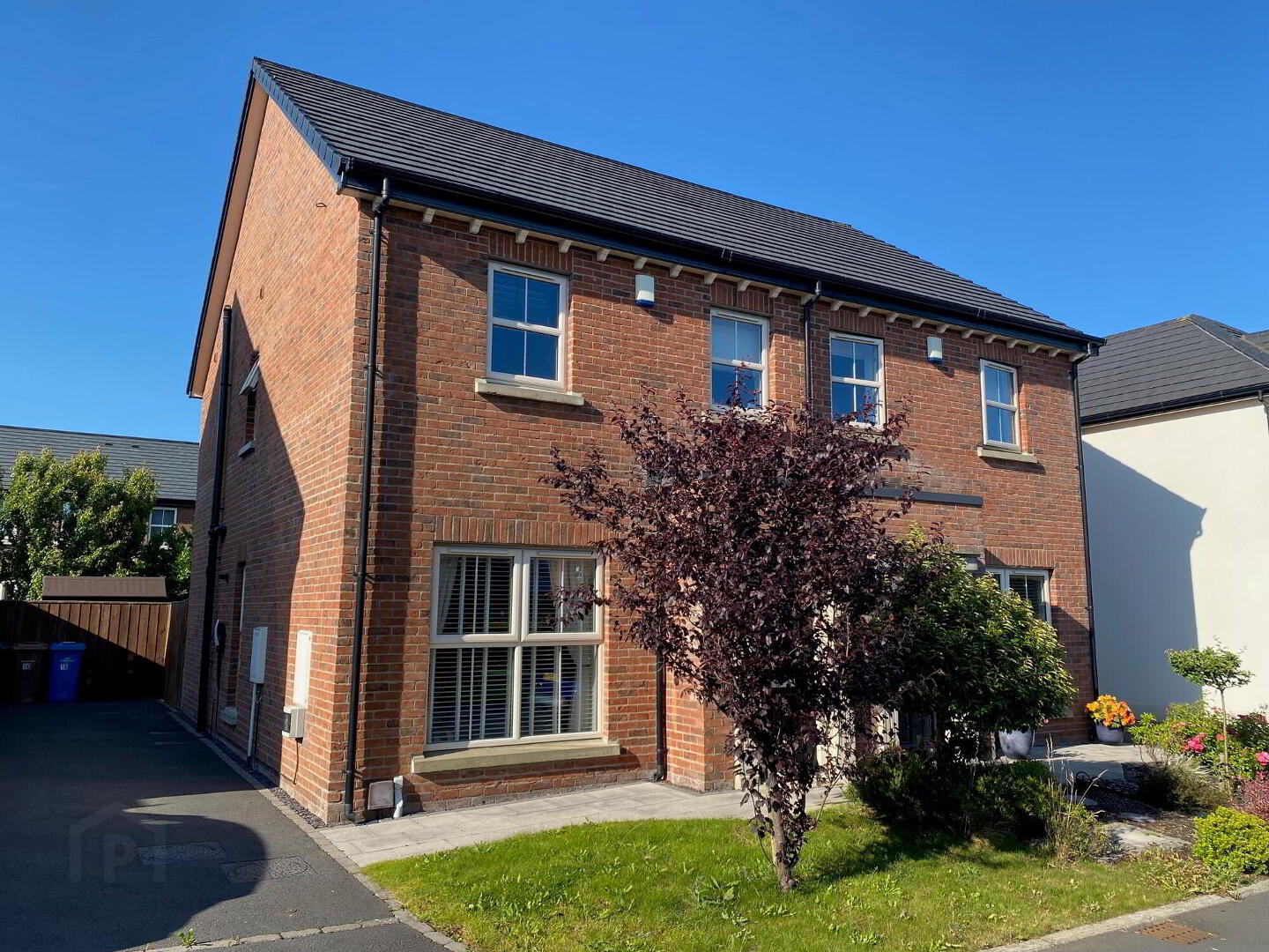 10 Helens Wood Lane 1 of 25