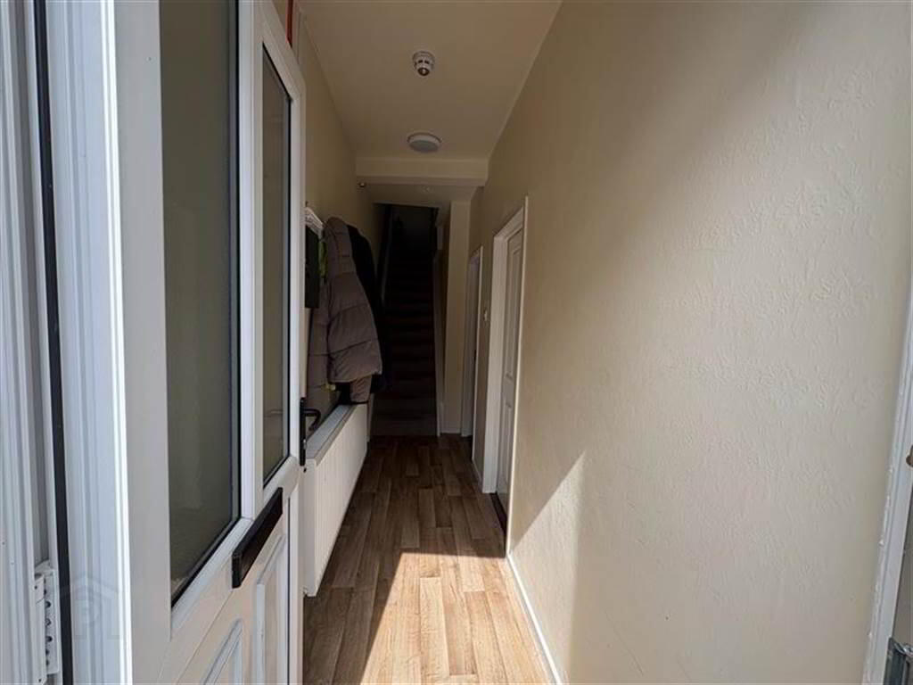2 Sandhurst Drive 2 of 7