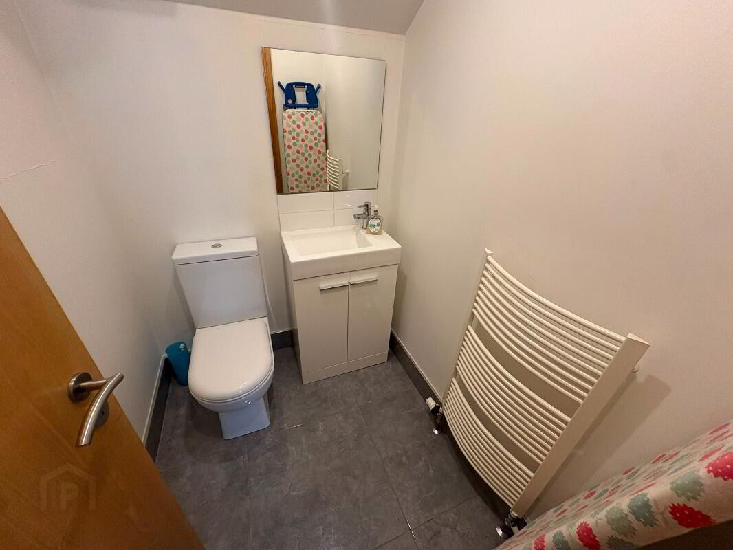Apt 4, 6 Sans Souci Park 8 of 9