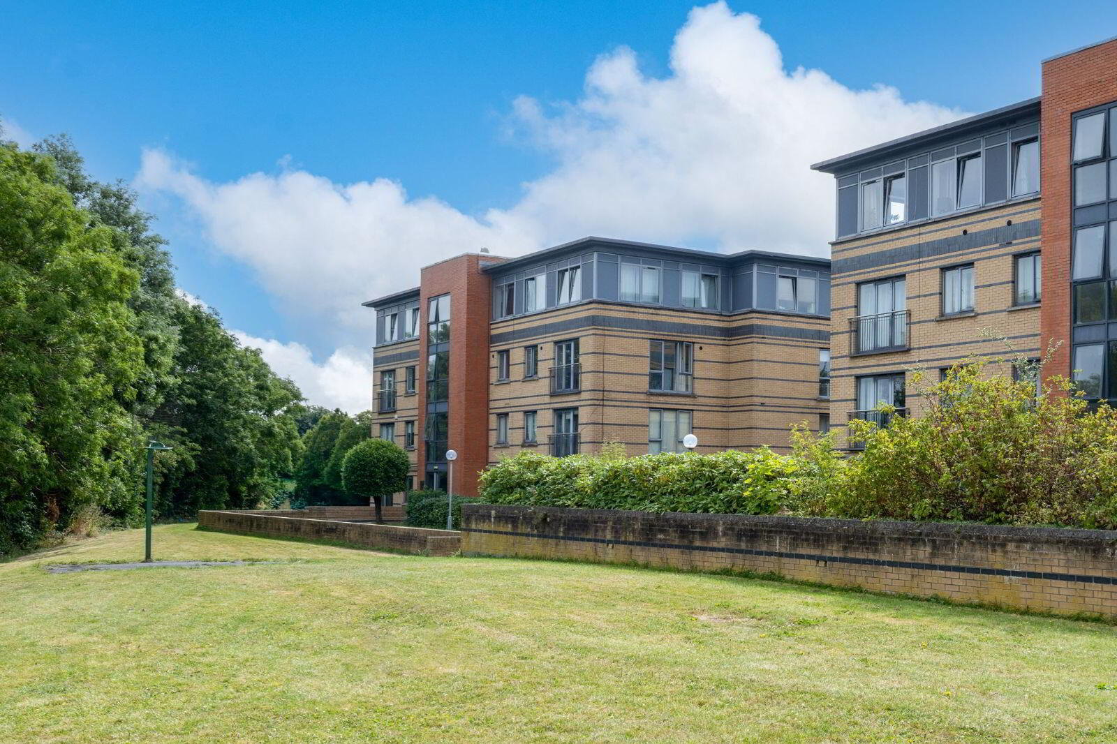 Apt 8, Rosebank Court 1 of 18
