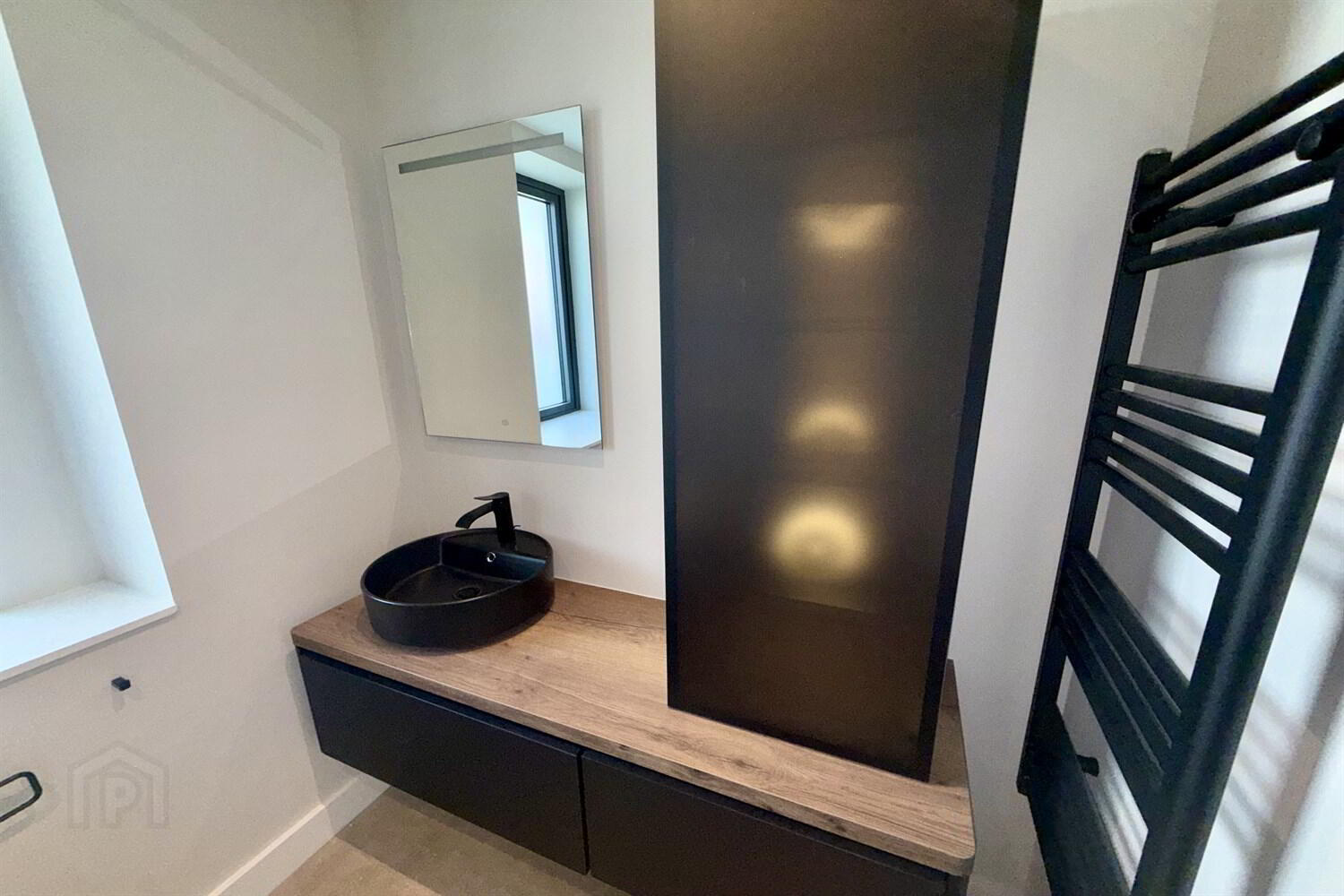 Apt 20 The Residences, Kings Hall Lane 13 of 14