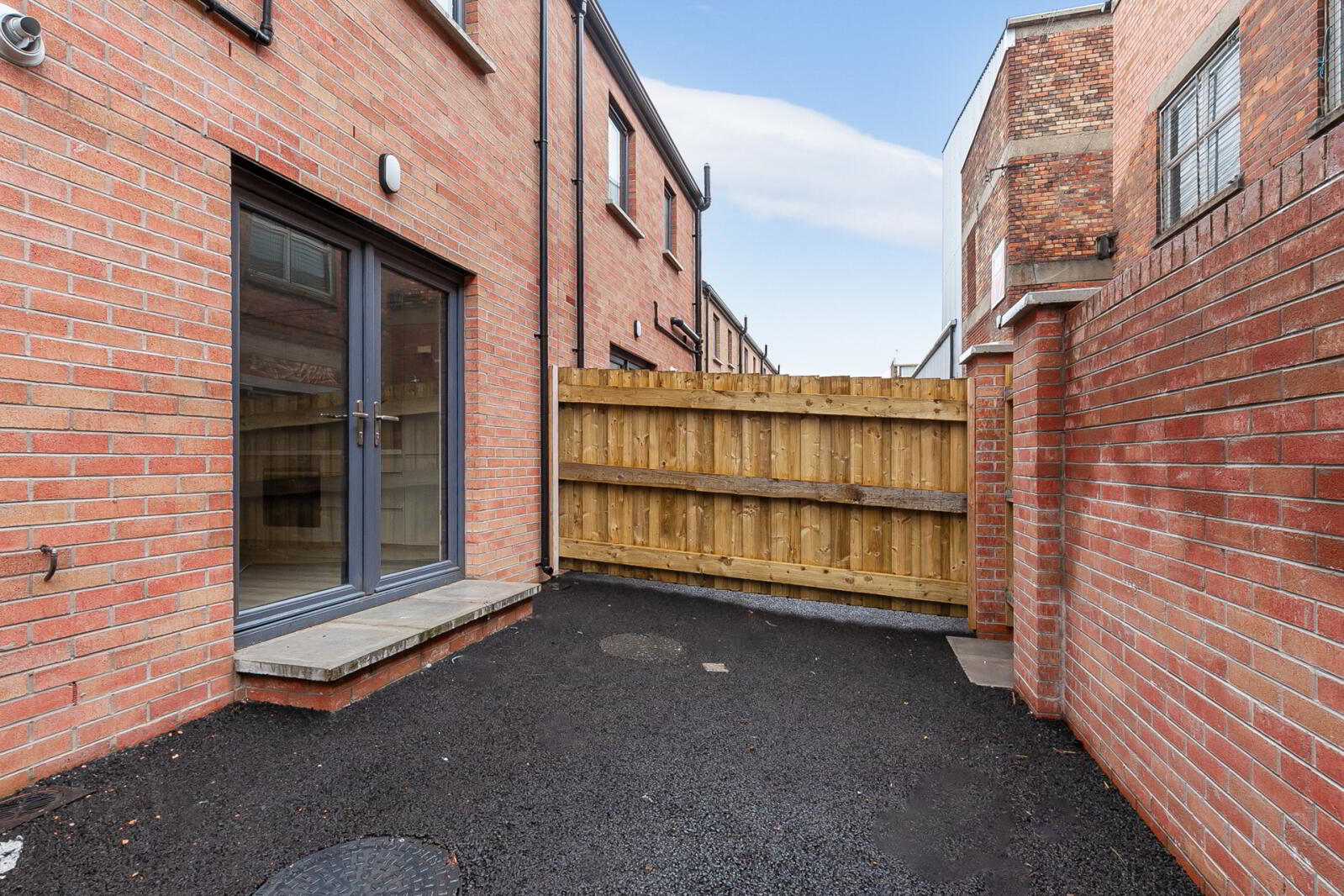 387 North Queen Street 27 of 28