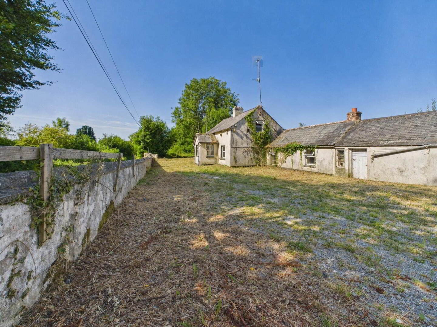The Avenue, Piltown 1 of 15
