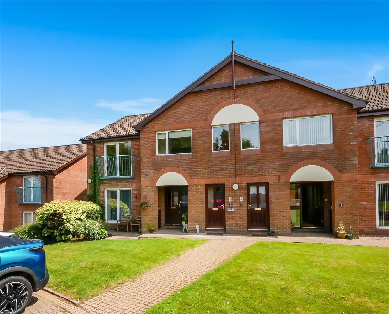 4 Queensfort Court 1 of 18