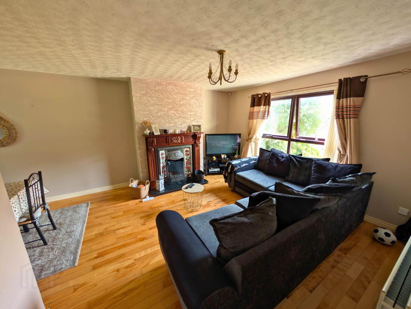 15 Molyneaux Avenue 2 of 16