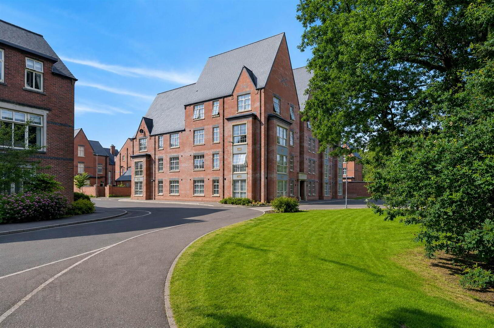 Apt 16 The Mansion House, One Lacefield 2 of 32