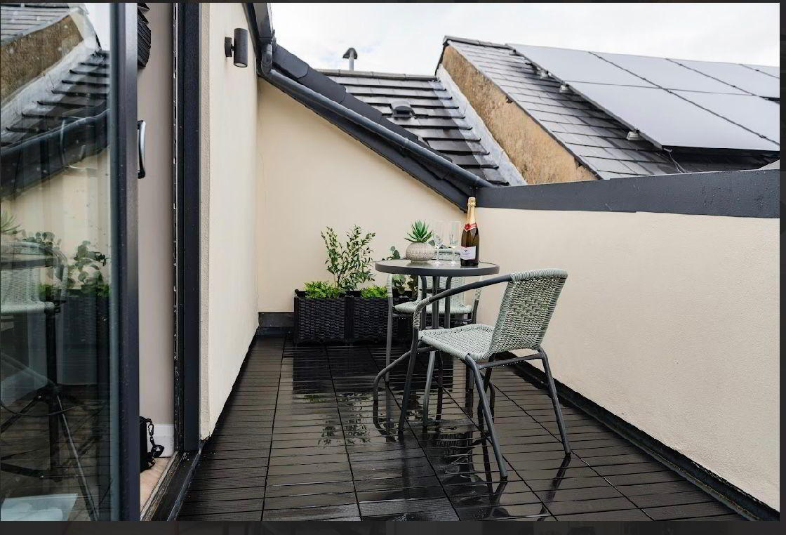 Apt 4, 225a Albertbridge Road 12 of 12