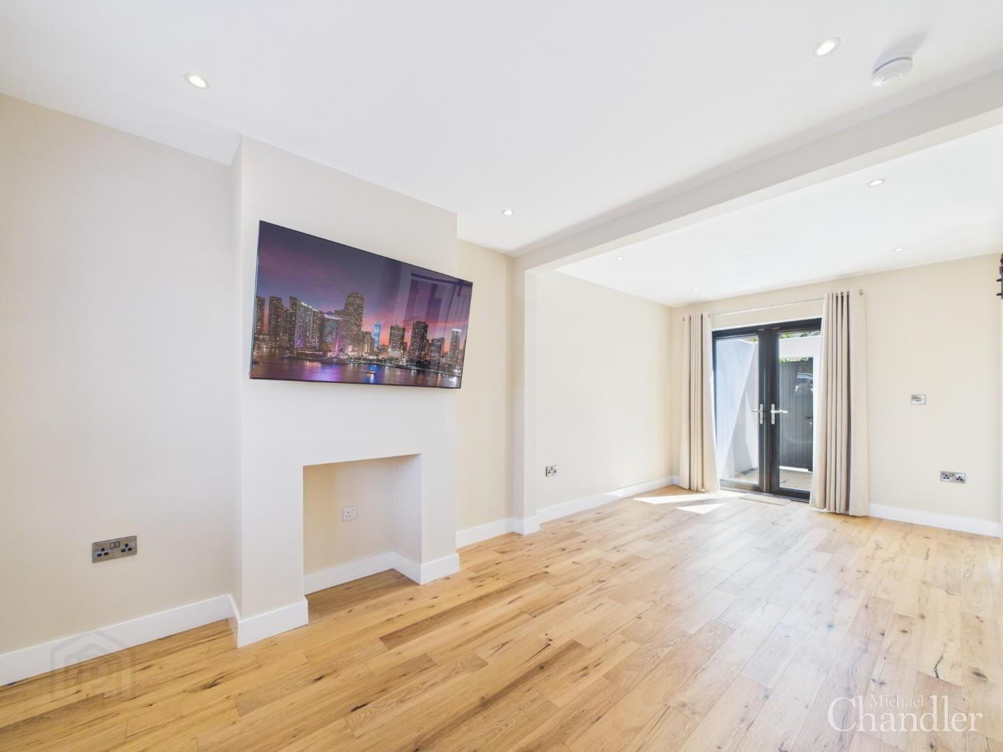 87 Ravenhill Gardens 3 of 28