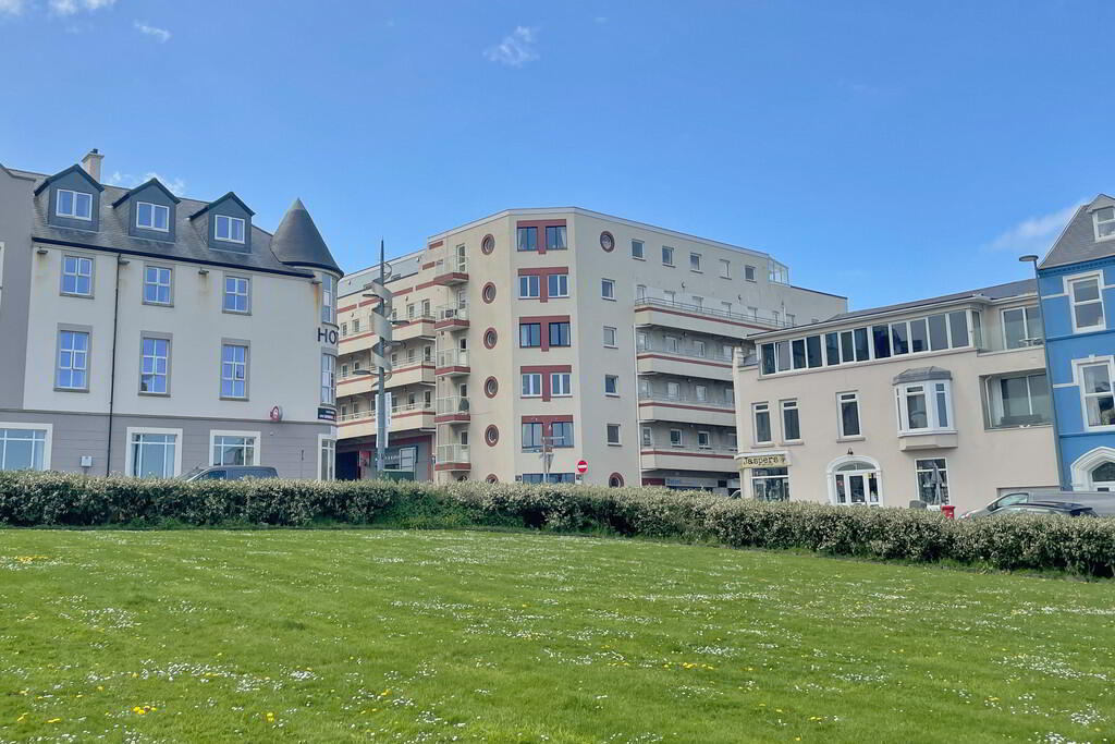 5 Royale Court Apartments 1 of 17