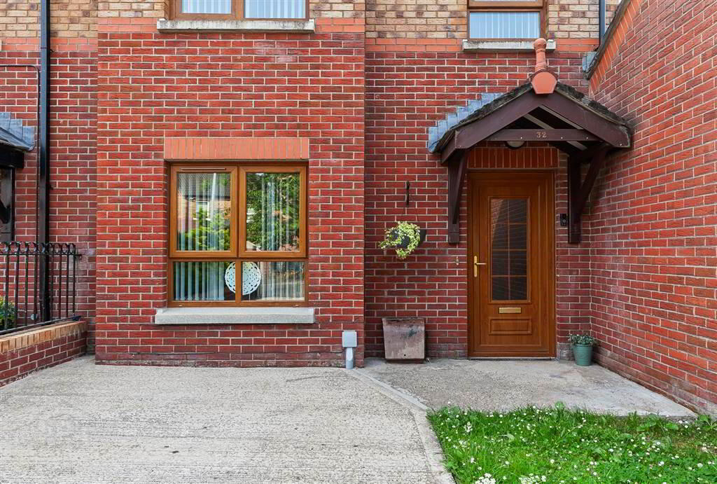 32 Beechmount Walk 3 of 27