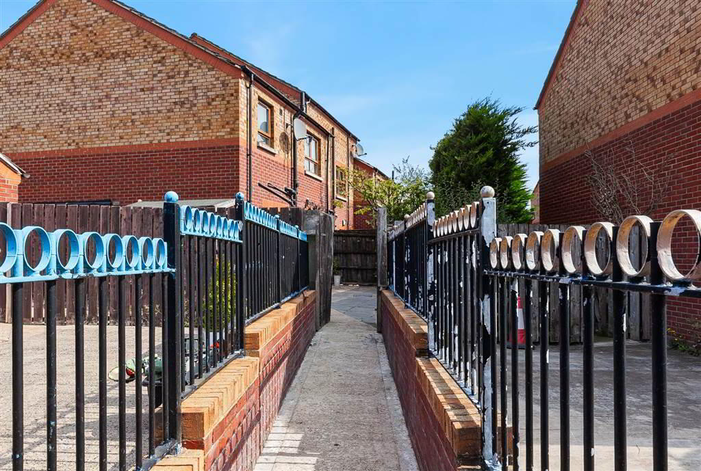 32 Beechmount Walk 26 of 27