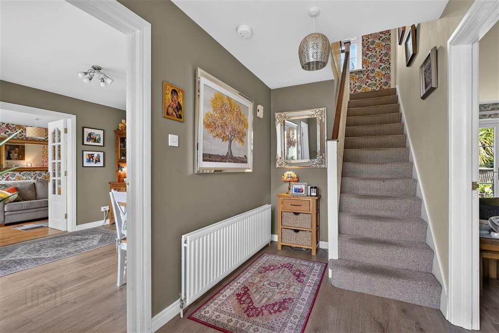 10 Baronscourt Gardens 3 of 37