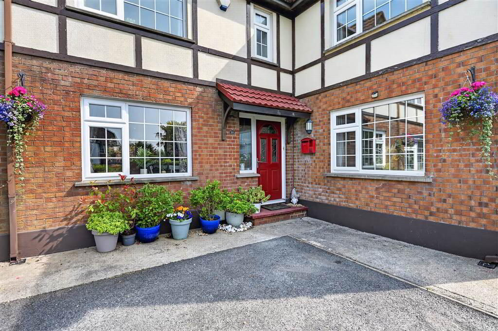 10 Baronscourt Gardens 2 of 37