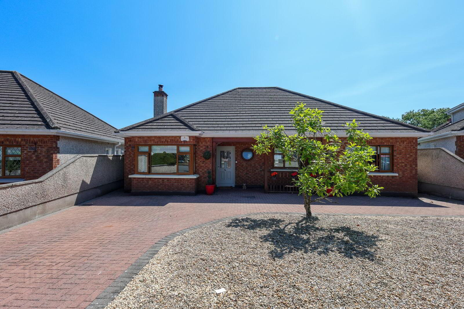 37 Heathfield Close 1 of 26