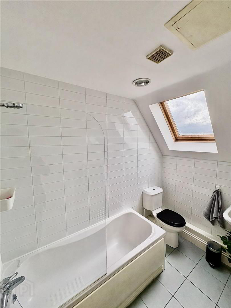 Apt 30 Grafton Court, 85 Kings Road 16 of 17