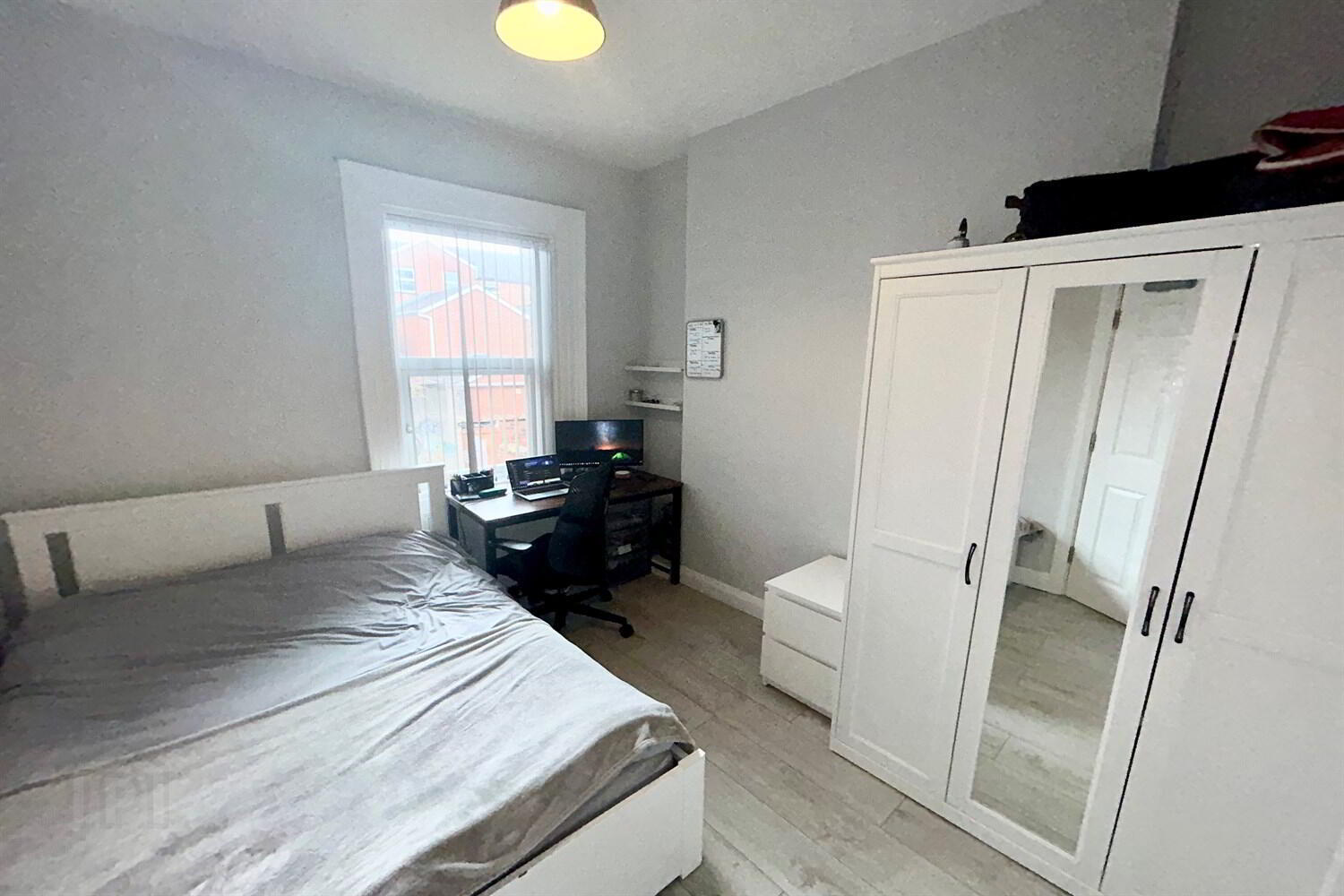 Apt 2, 15 Camden Street 7 of 8