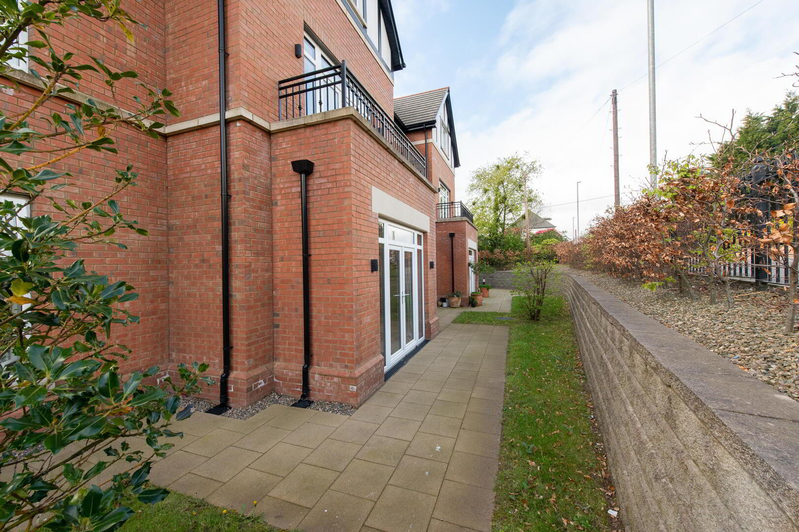 Apt 2, Foxbury 25 of 26