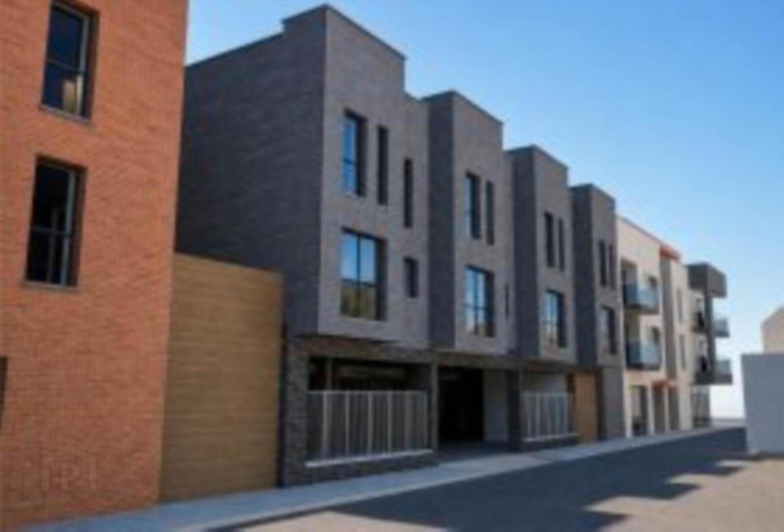 49 Town Centre Dev: Apartments &, 2 Comm`l Units 3 of 6
