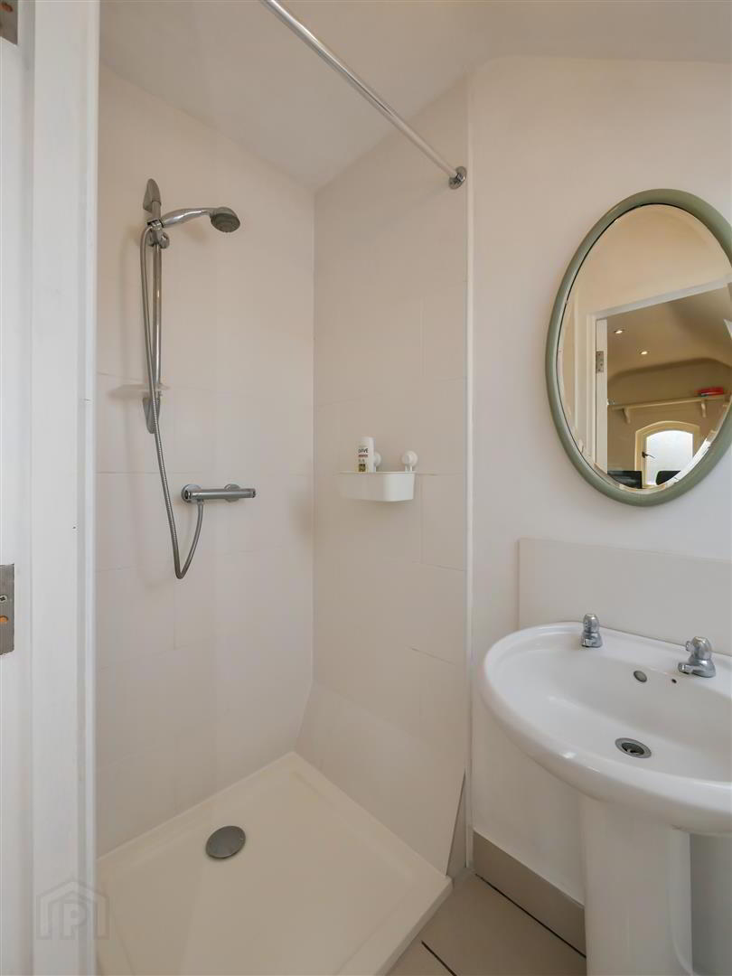 8 Ravensdene Park 39 of 40