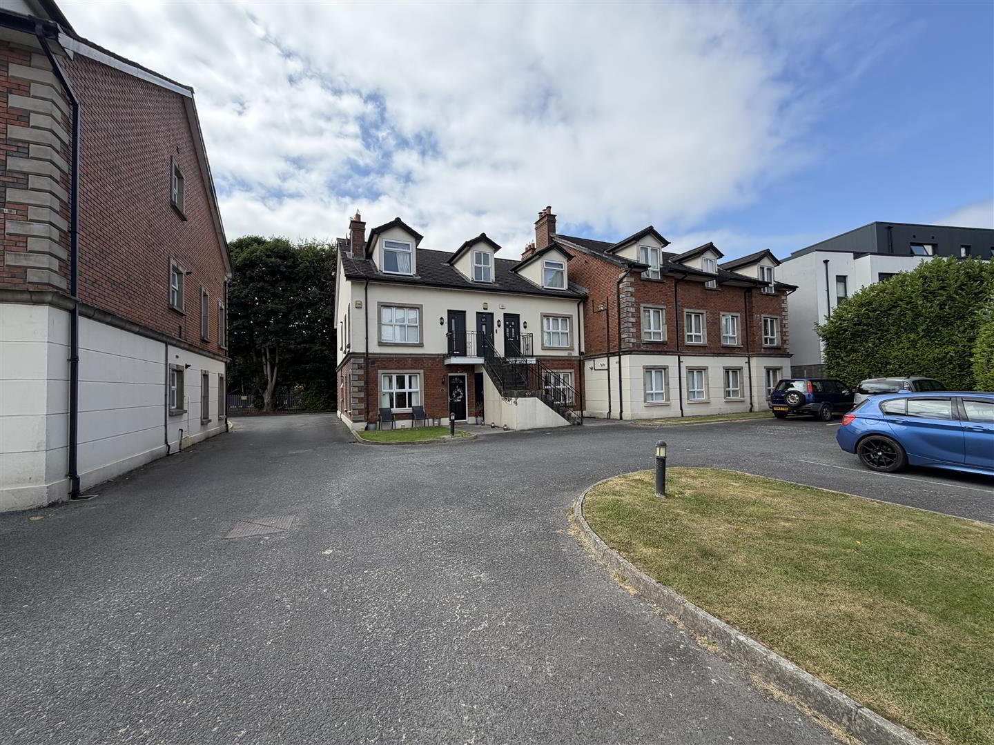 1 Galway Manor 3 of 15