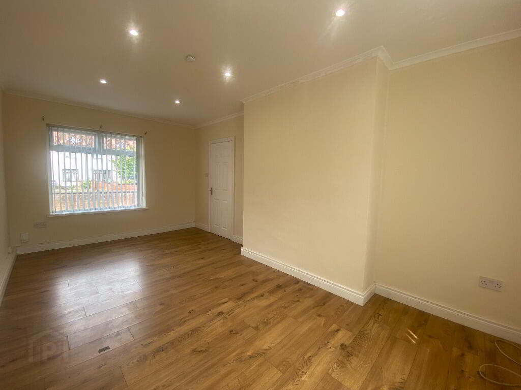 10 Waveney Drive 2 of 9
