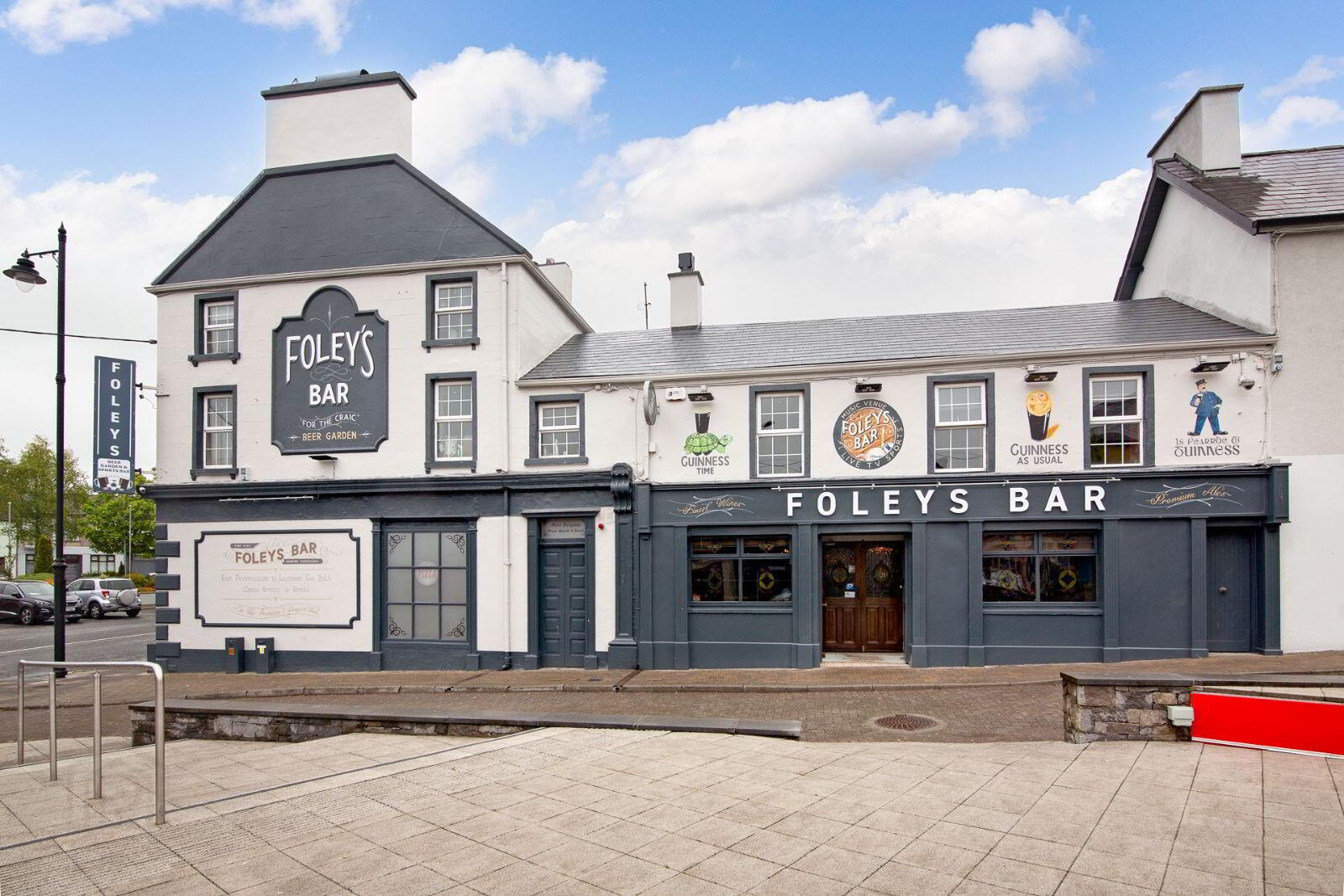 Foley's Bar 3 of 65