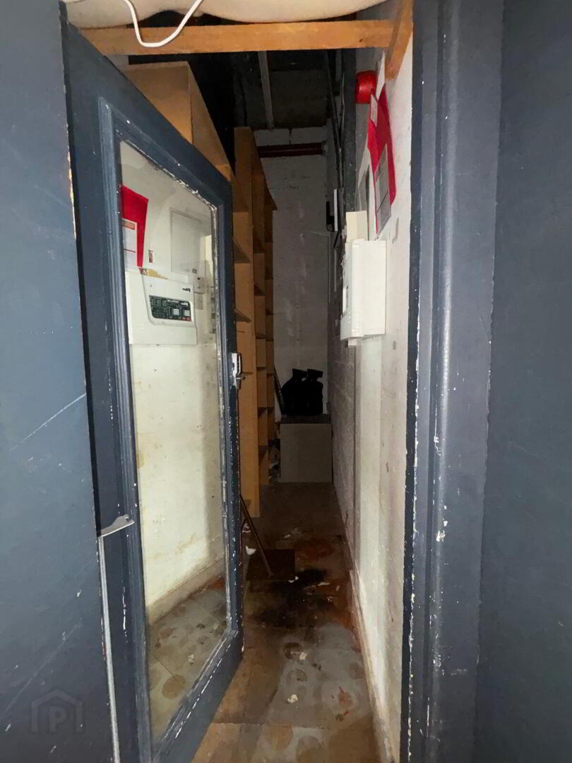 Unit 13, Market Cross Shopping Centre 13 of 13