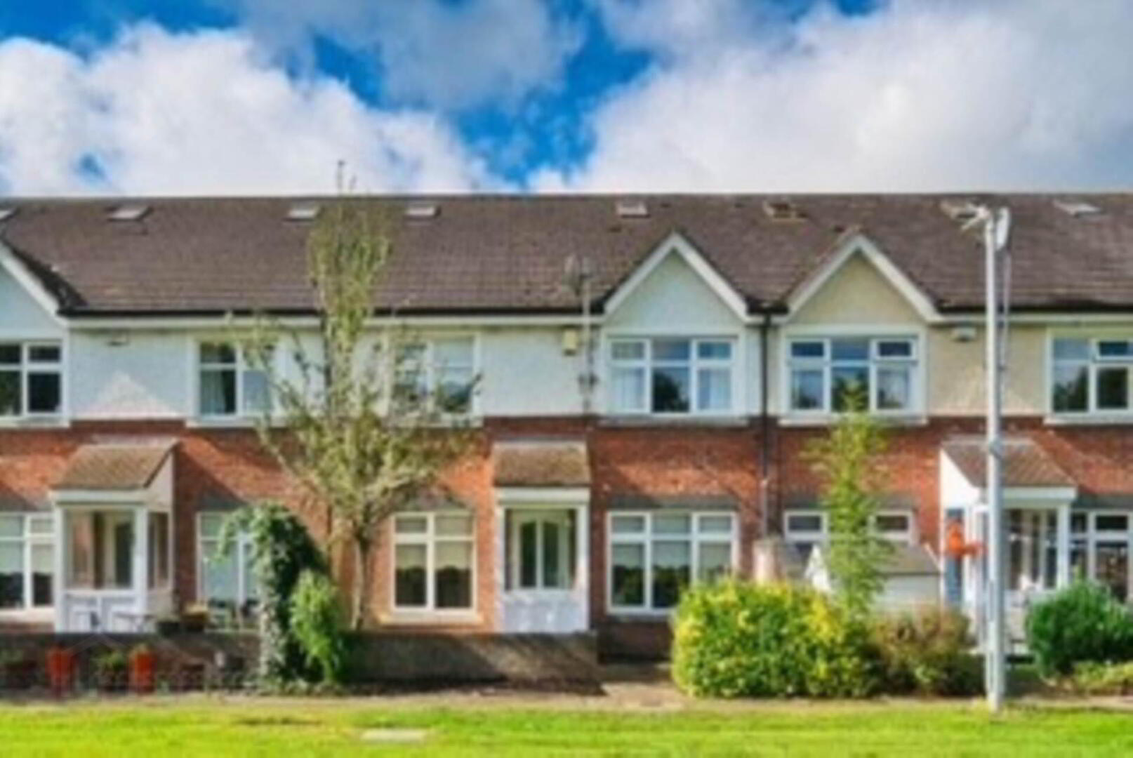 48 Priory Walk 1 of 25