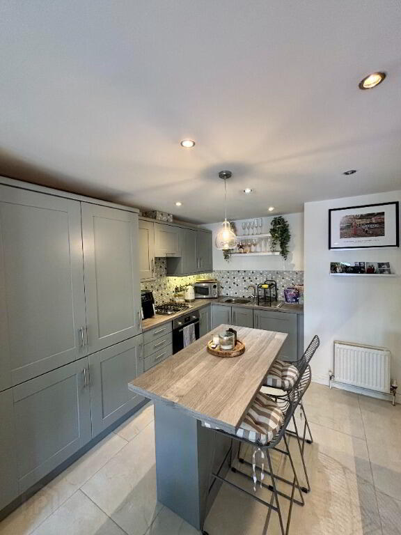 Apt 3, 32 St Annes Road 3 of 10