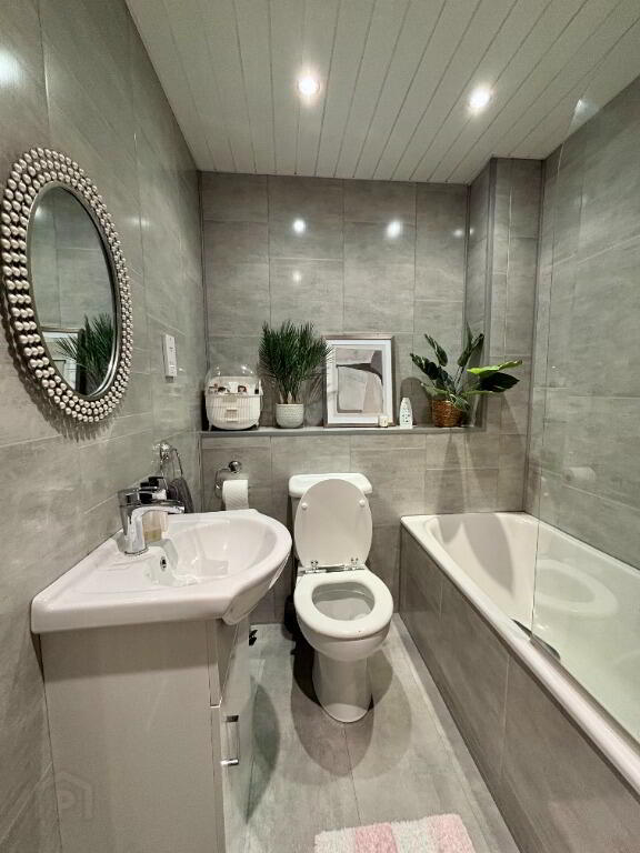 Apt 3, 32 St Annes Road 9 of 10