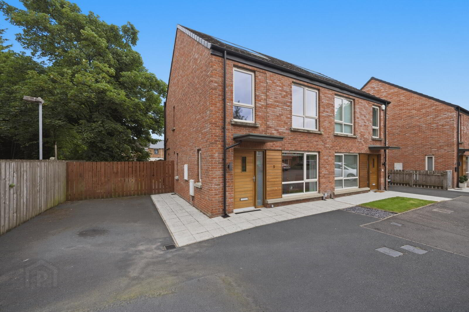 5 Victoria Close 1 of 29