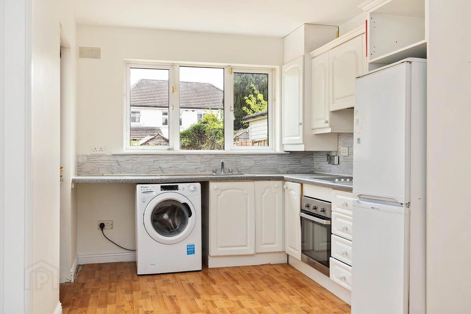 12 Priory Close 2 of 37