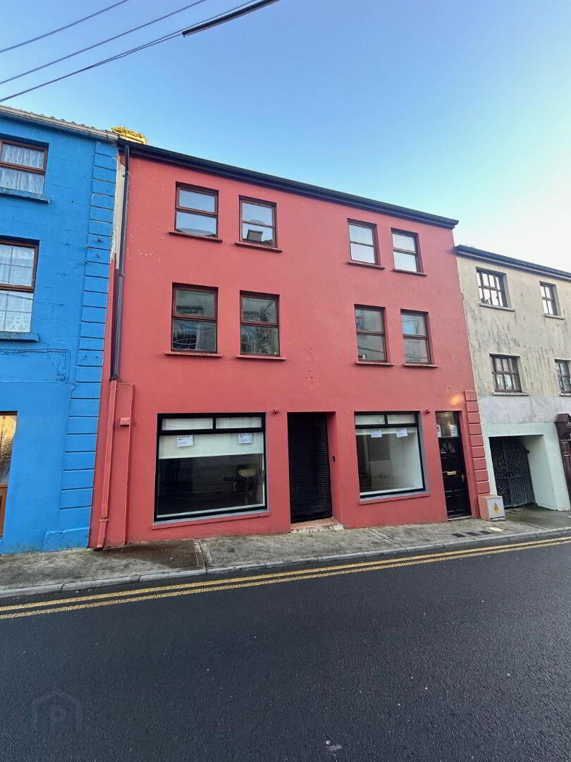 2 X Apts, 1 X Commercial Unit (Yield C. 14.5) At Green Street 3 of 27