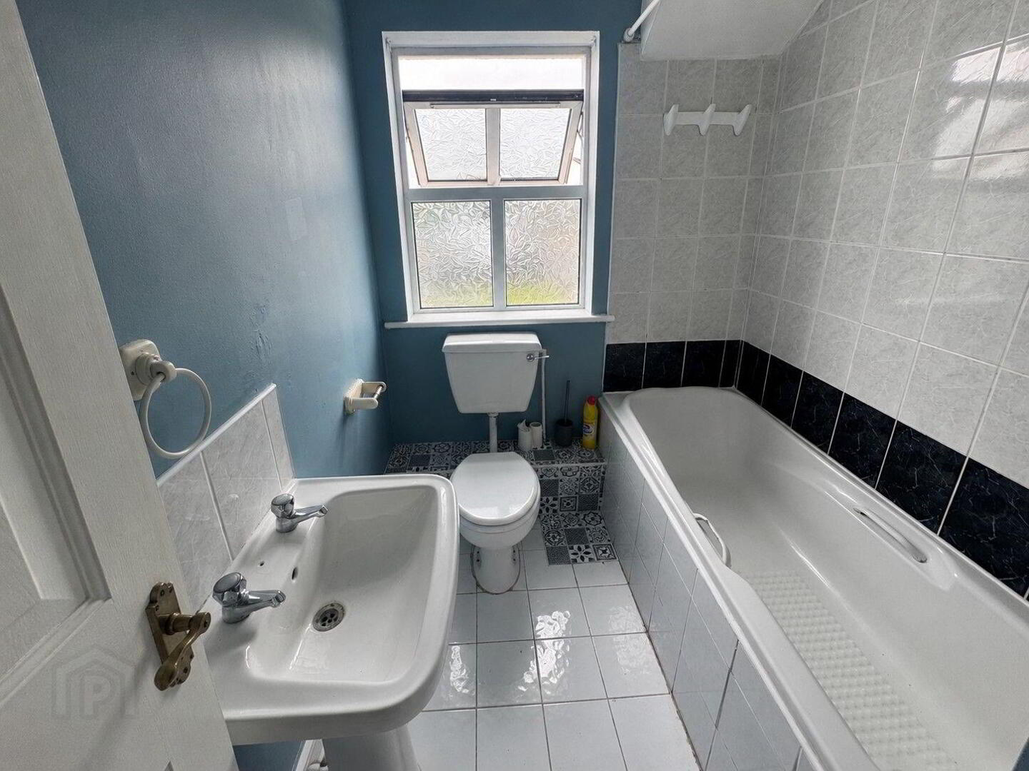 Apartment 3 Alymer Court 16 of 17