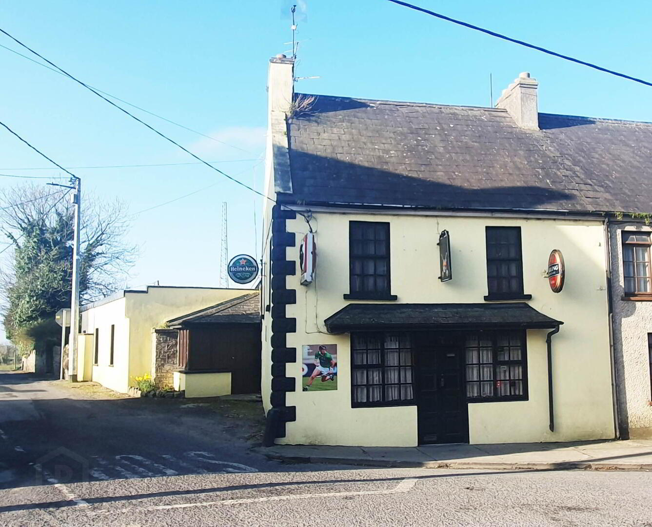 Denny A`s Bar 2 of 11