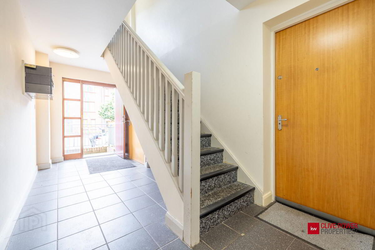 5b Heath Lodge Square 3 of 28