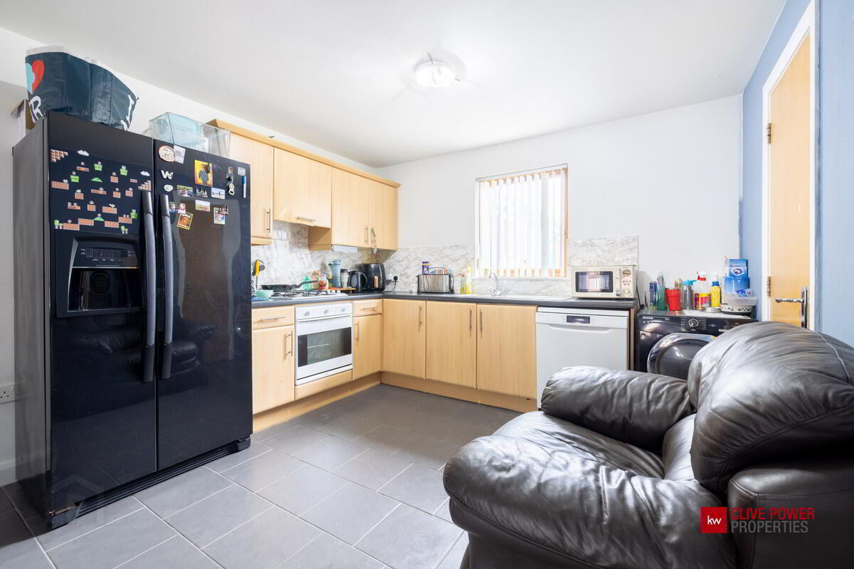 5b Heath Lodge Square 1 of 28