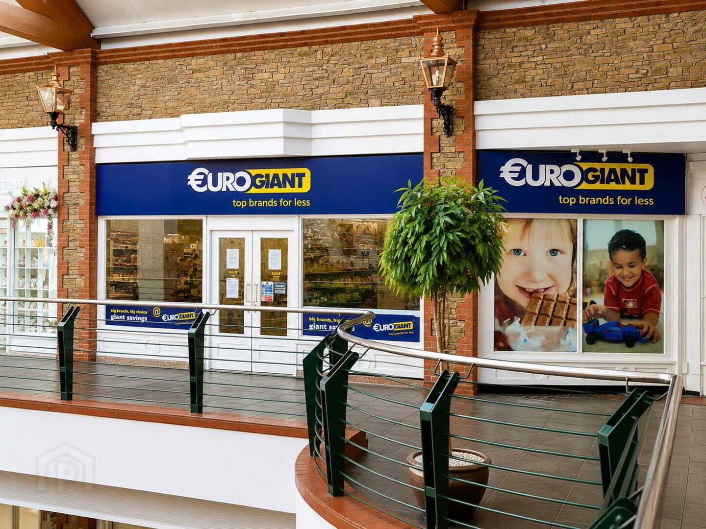 Unit 15 &16 The Courtyard Shopping Centre 3 of 6