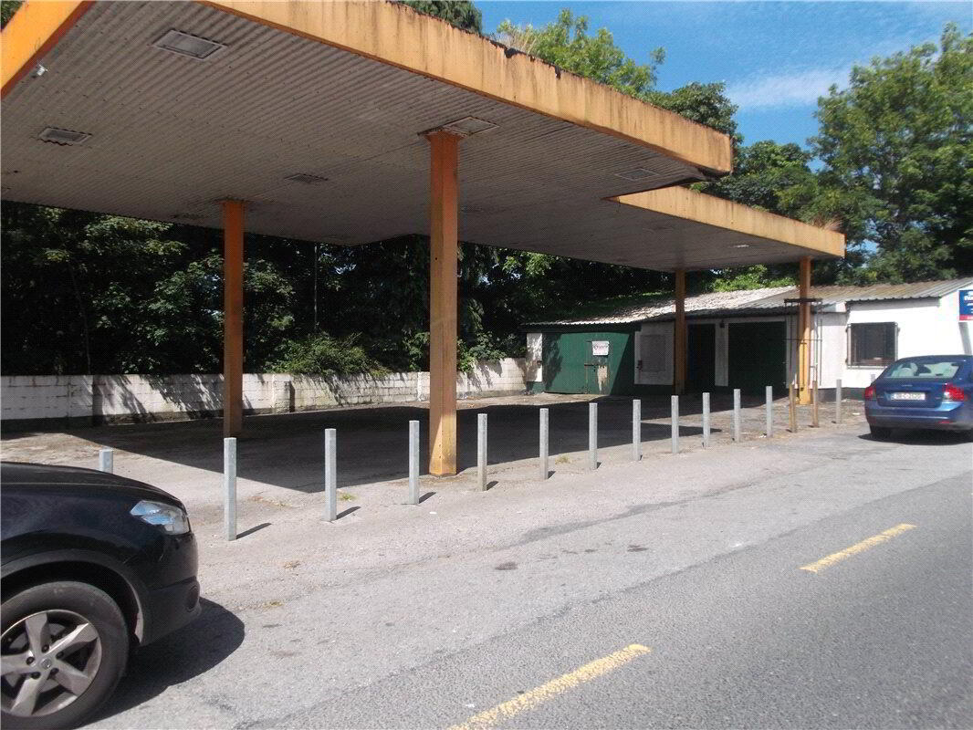 Garage & Forecourt 2 of 3