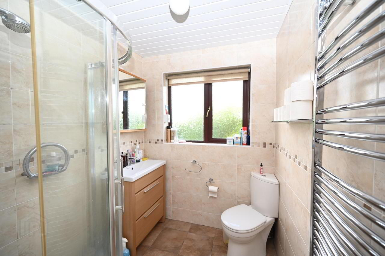 12 Waverley Court 7 of 8