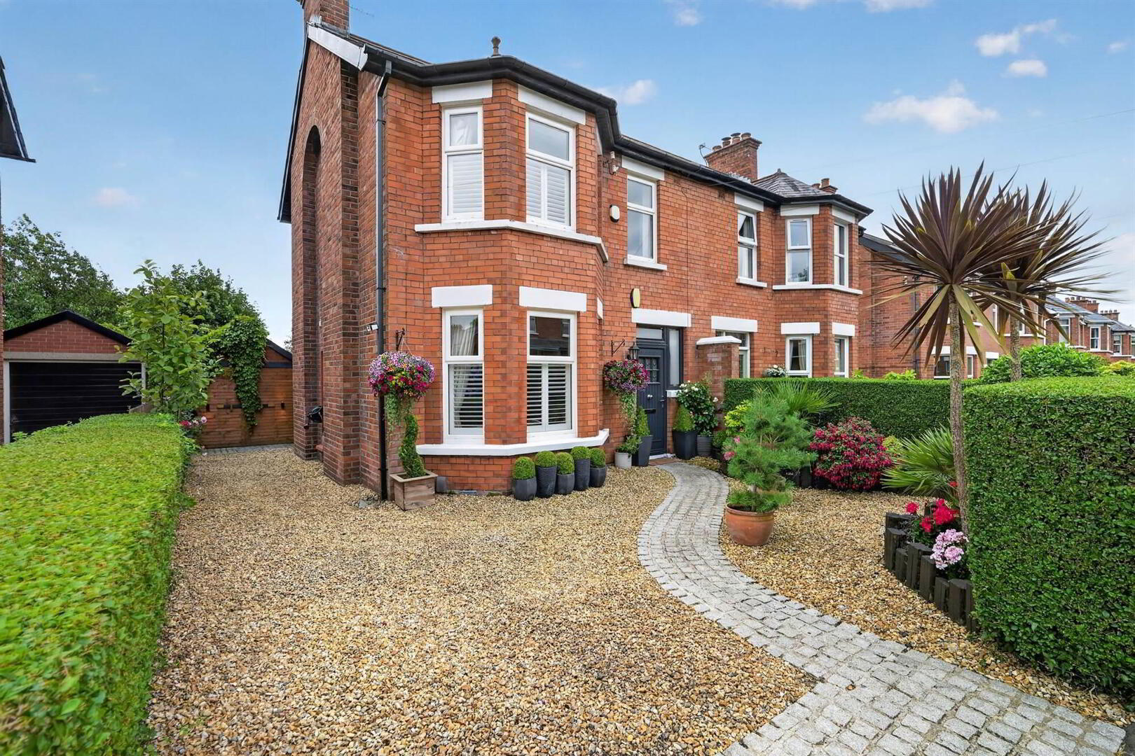 28 Sandhill Gardens 2 of 53
