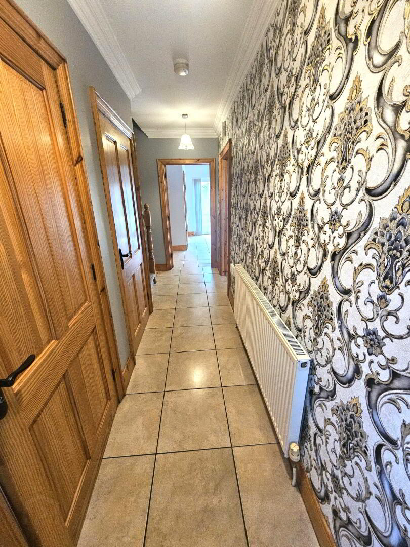 62 Blackthorn Manor 2 of 11