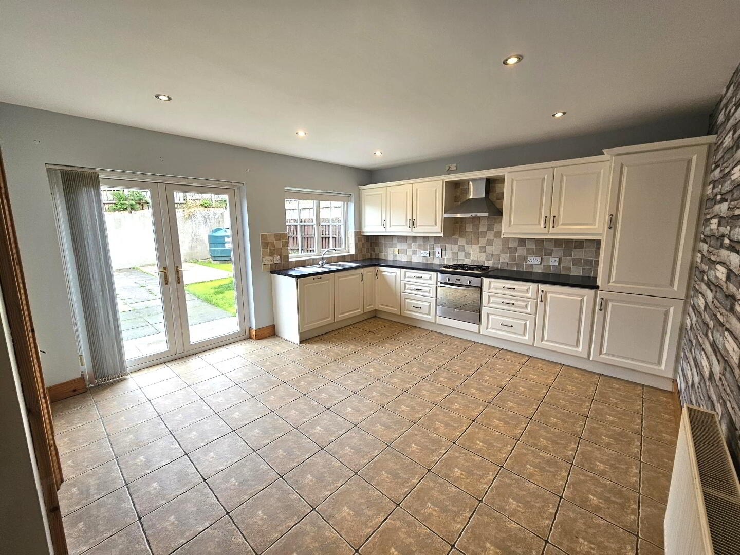 62 Blackthorn Manor 3 of 11