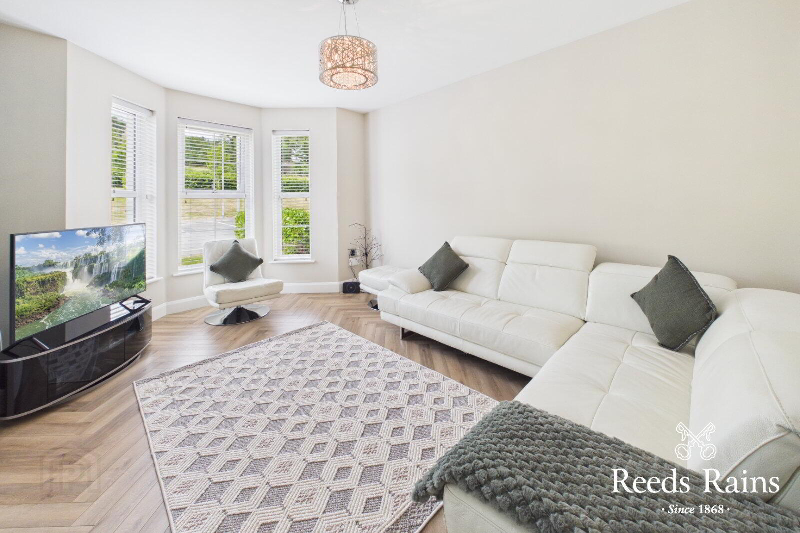 17 Scrabo Heights 2 of 28